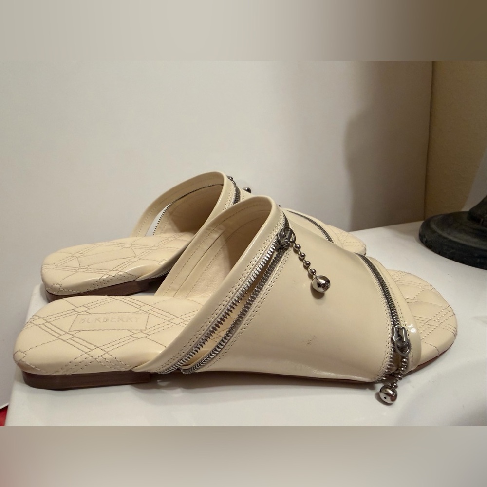 BURBERRY white leather slides Peep Zip Sandals 38.5